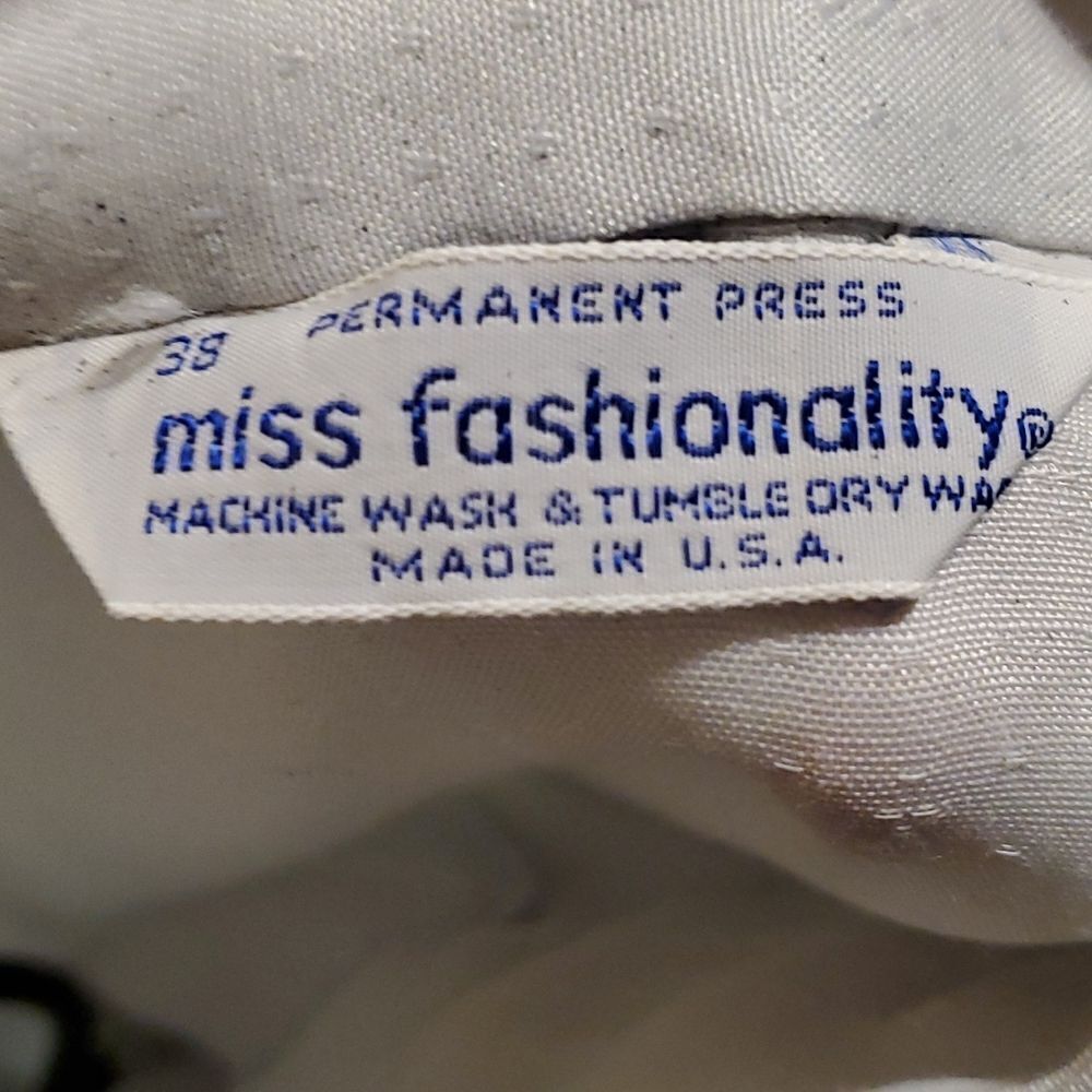 MISS FASHION  - Picture 3 of 7